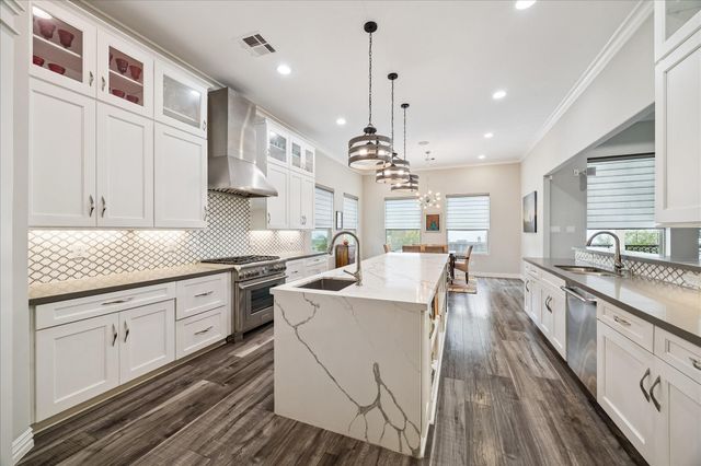 9622 Cedarhurst Drive, Houston, TX 77096