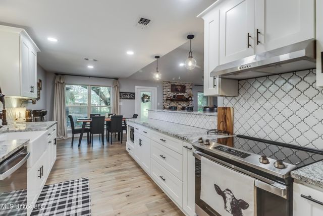 8707 Pine Ridge Court, Diamondhead, MS 39525