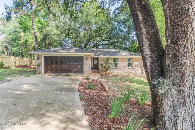 8707 Pine Ridge Court, Diamondhead, MS 39525