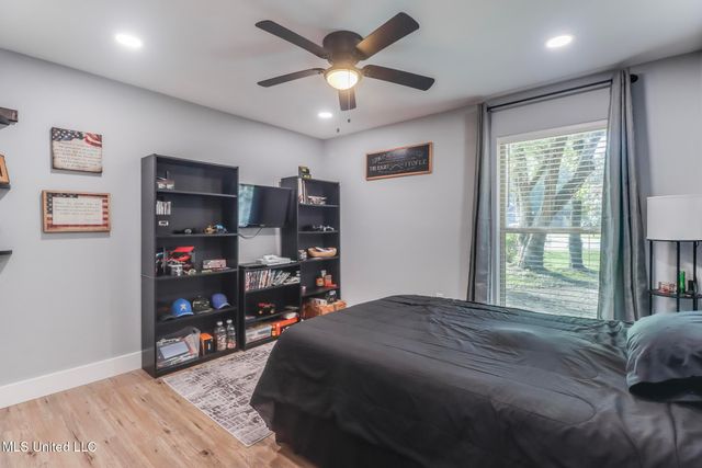 8707 Pine Ridge Court, Diamondhead, MS 39525