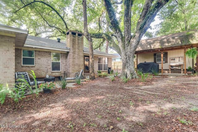 8707 Pine Ridge Court, Diamondhead, MS 39525