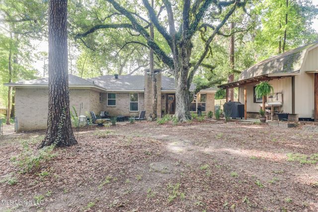 8707 Pine Ridge Court, Diamondhead, MS 39525