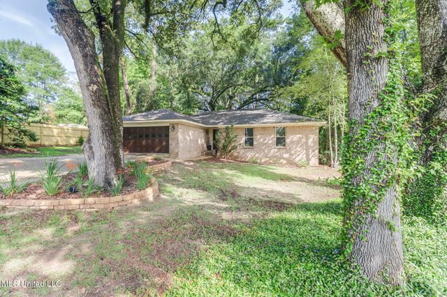 8707 Pine Ridge Court, Diamondhead, MS 39525