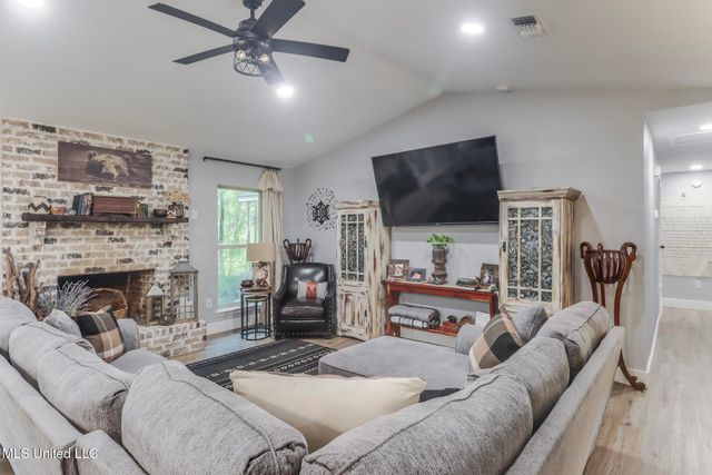 8707 Pine Ridge Court, Diamondhead, MS 39525
