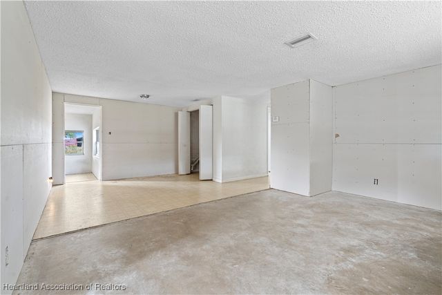 203 Atterberry Drive, Sebring, FL 33870