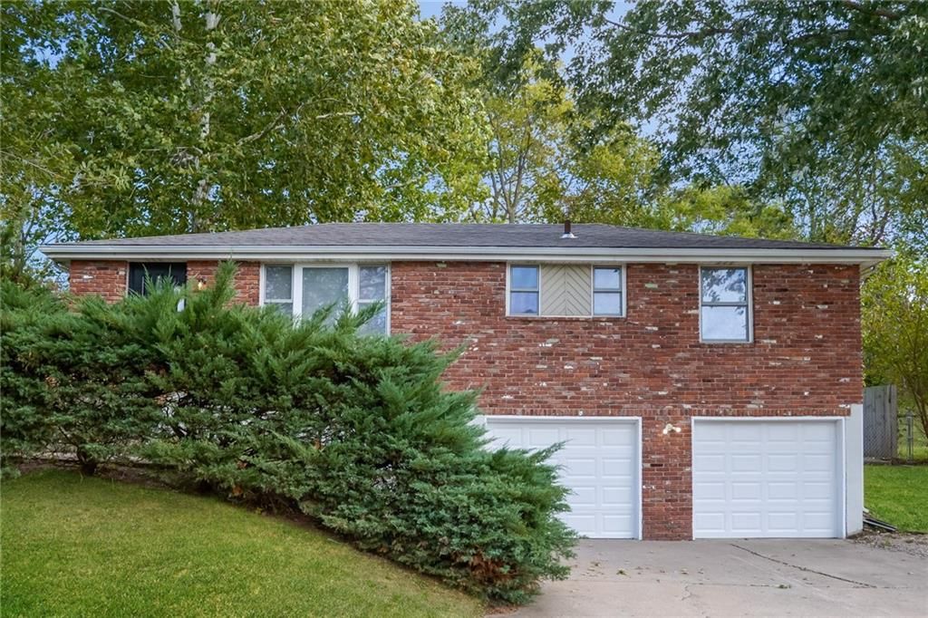 6925 N Hickory Street, Kansas City, MO 64118