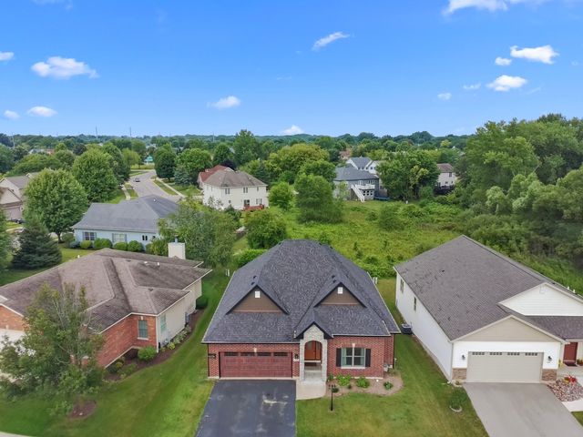 1400 Savanna Lane, Woodstock, IL 60098