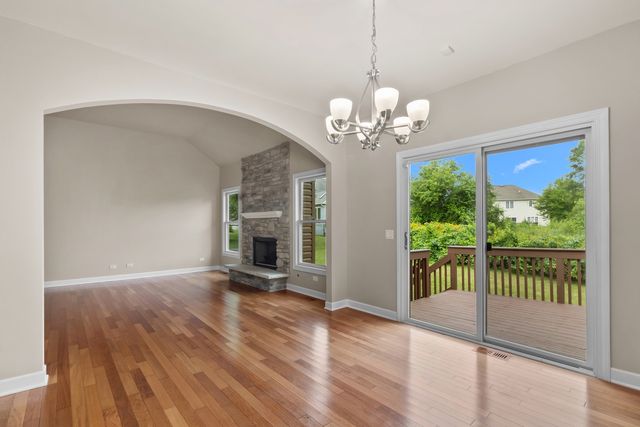 1400 Savanna Lane, Woodstock, IL 60098