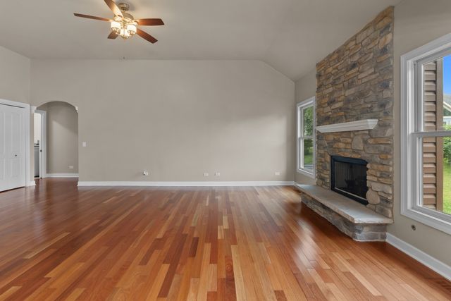 1400 Savanna Lane, Woodstock, IL 60098