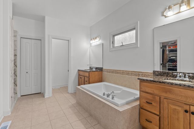 1400 Savanna Lane, Woodstock, IL 60098