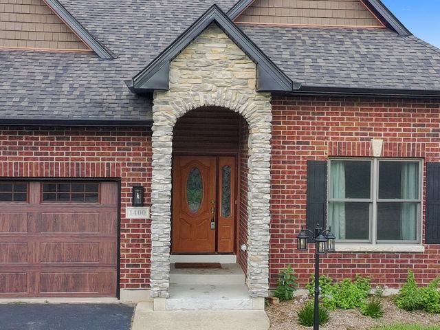 1400 Savanna Lane, Woodstock, IL 60098