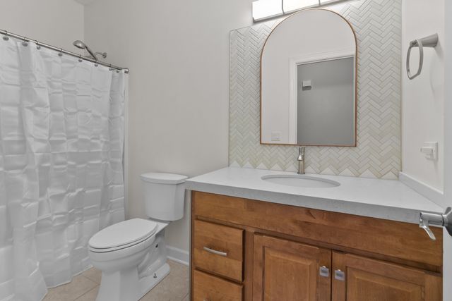 1400 Savanna Lane, Woodstock, IL 60098