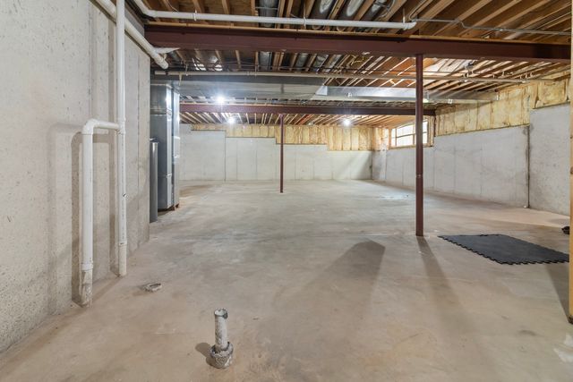 1400 Savanna Lane, Woodstock, IL 60098