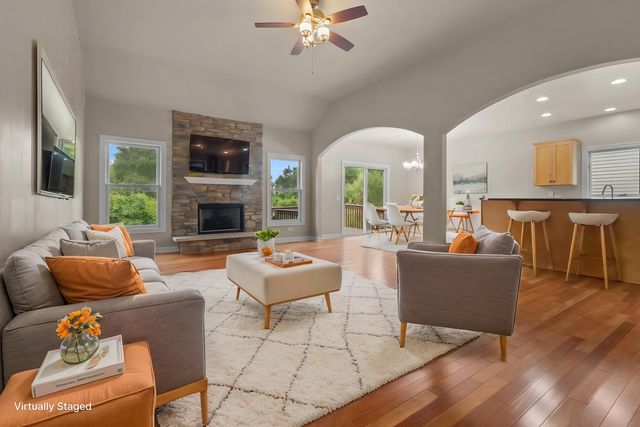 1400 Savanna Lane, Woodstock, IL 60098