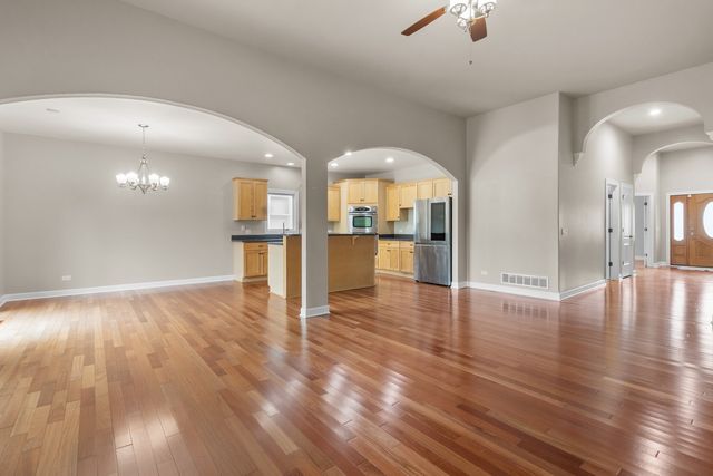 1400 Savanna Lane, Woodstock, IL 60098