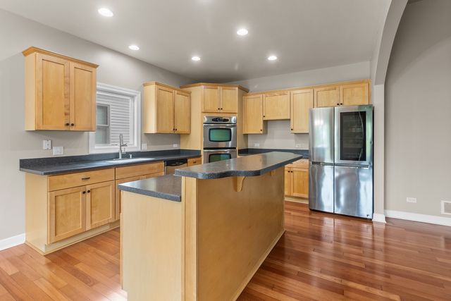 1400 Savanna Lane, Woodstock, IL 60098