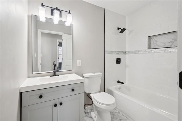 103 W Edgewood Drive, Edgerton, KS 66201