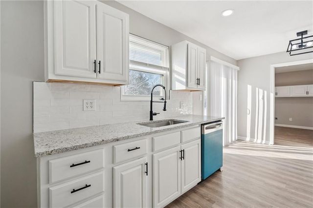 103 W Edgewood Drive, Edgerton, KS 66201