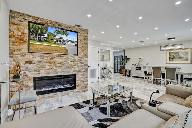 6761 Allen St, Hollywood, FL 33024