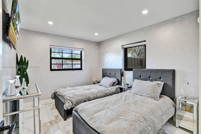 6761 Allen St, Hollywood, FL 33024