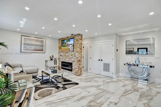 6761 Allen St, Hollywood, FL 33024