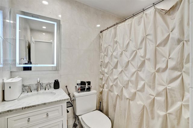 6761 Allen St, Hollywood, FL 33024