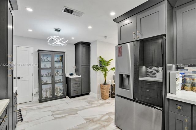 6761 Allen St, Hollywood, FL 33024