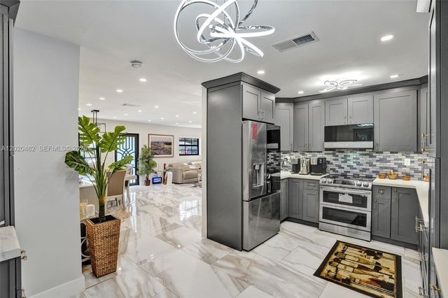 6761 Allen St, Hollywood, FL 33024