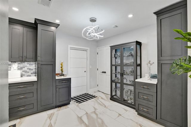 6761 Allen St, Hollywood, FL 33024