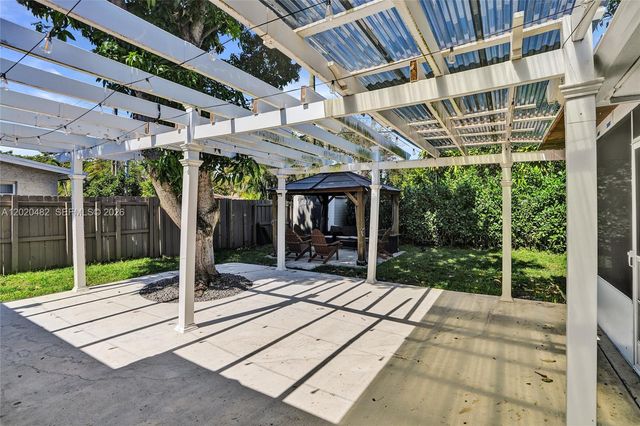 6761 Allen St, Hollywood, FL 33024