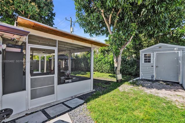 6761 Allen St, Hollywood, FL 33024