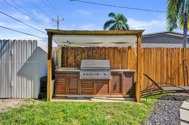 6761 Allen St, Hollywood, FL 33024