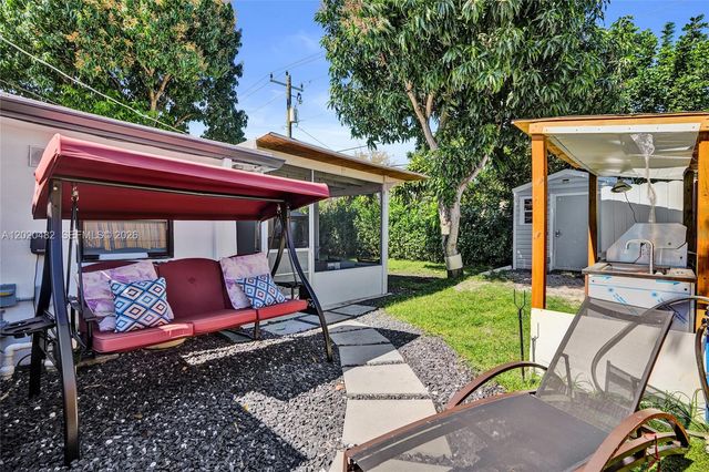 6761 Allen St, Hollywood, FL 33024