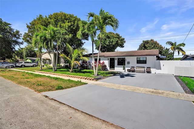 6761 Allen St, Hollywood, FL 33024