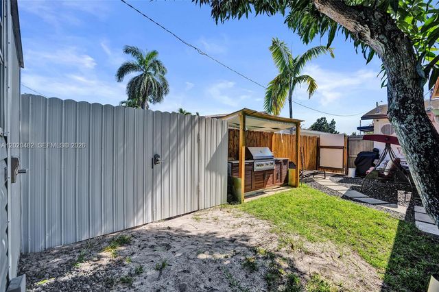 6761 Allen St, Hollywood, FL 33024