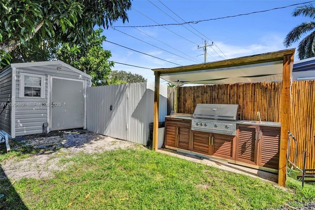 6761 Allen St, Hollywood, FL 33024