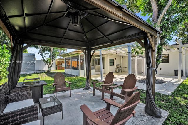 6761 Allen St, Hollywood, FL 33024