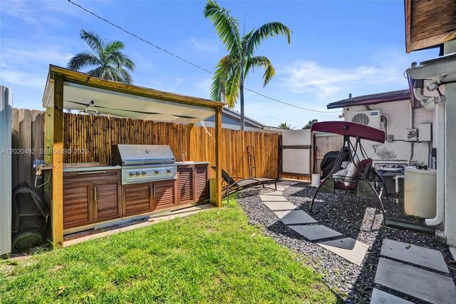 6761 Allen St, Hollywood, FL 33024