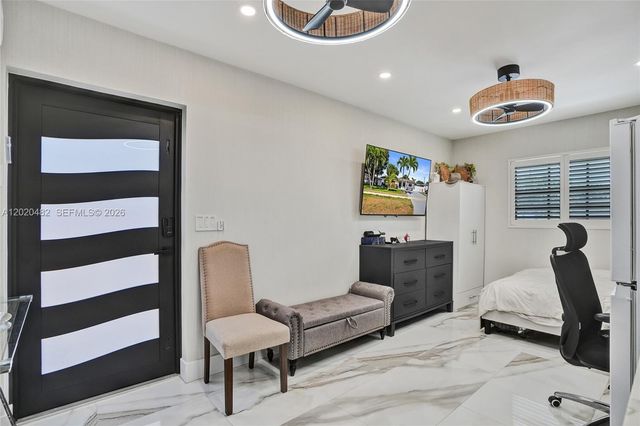6761 Allen St, Hollywood, FL 33024