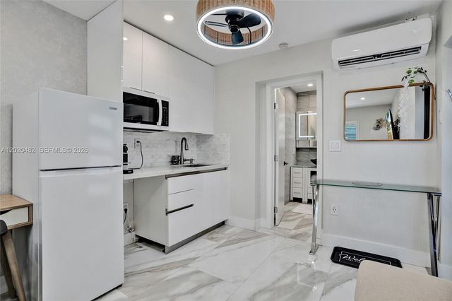 6761 Allen St, Hollywood, FL 33024