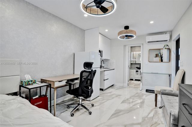 6761 Allen St, Hollywood, FL 33024