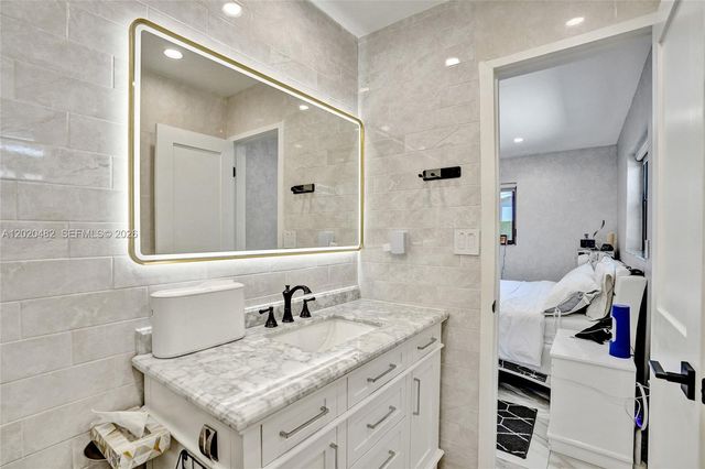 6761 Allen St, Hollywood, FL 33024