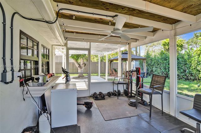 6761 Allen St, Hollywood, FL 33024