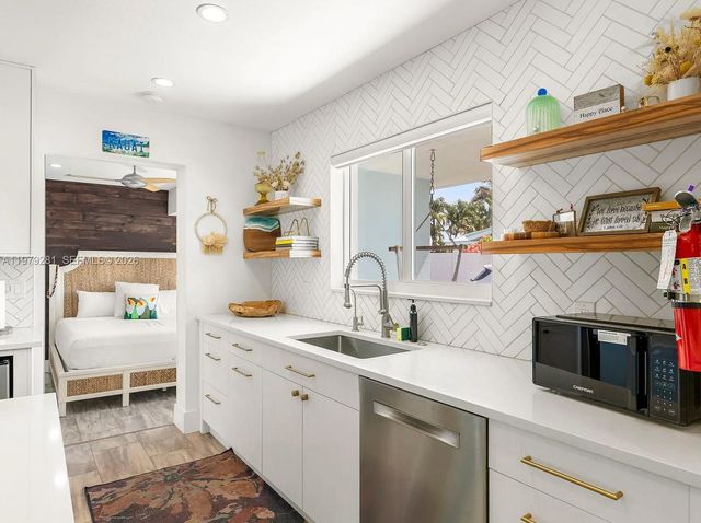 2211 NE 35th Ct, Lighthouse Point, FL 33064