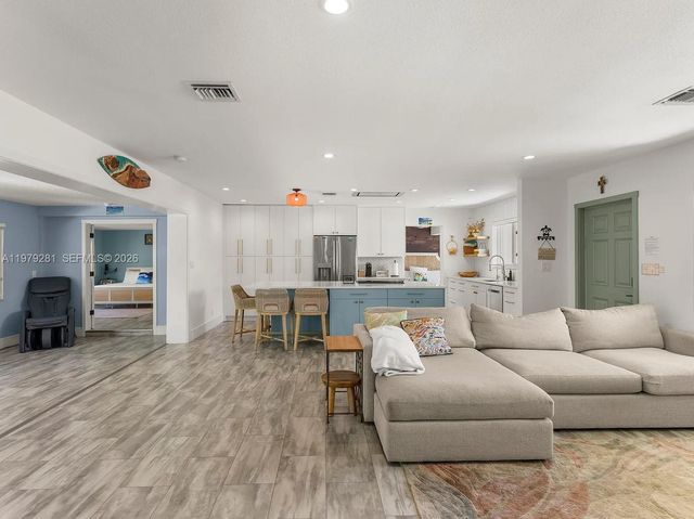 2211 NE 35th Ct, Lighthouse Point, FL 33064