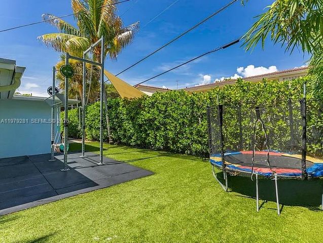 2211 NE 35th Ct, Lighthouse Point, FL 33064