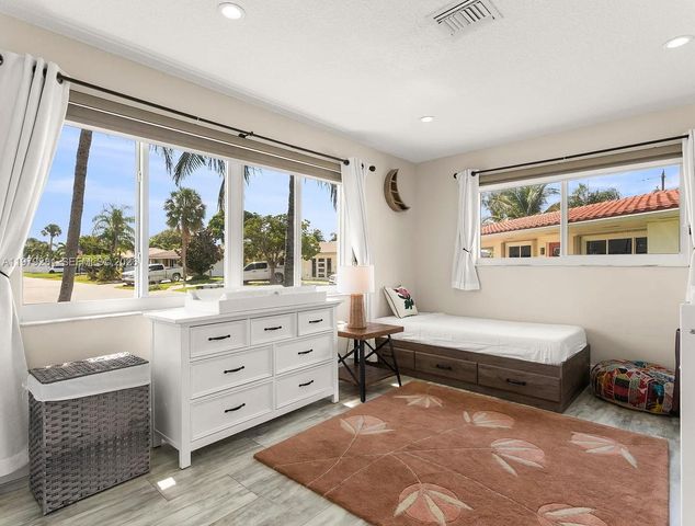 2211 NE 35th Ct, Lighthouse Point, FL 33064