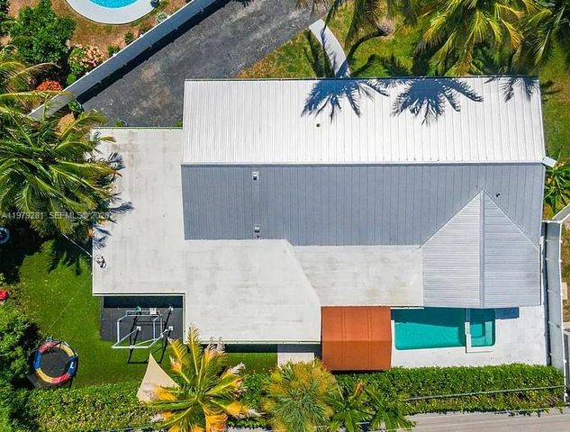 2211 NE 35th Ct, Lighthouse Point, FL 33064