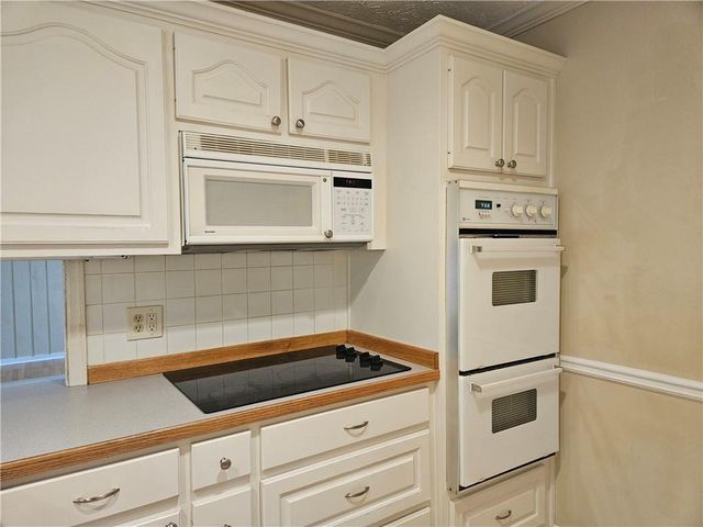 395 Monivea Lane, Roswell, GA 30075