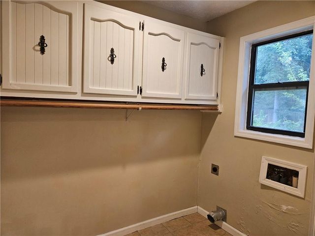 395 Monivea Lane, Roswell, GA 30075